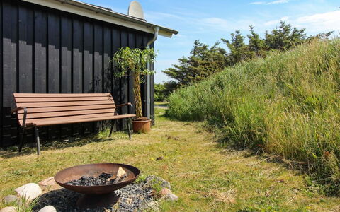 Alberga - 700M from the Sea: Hout, Huis, Verblijf, Huis, Dak, Landelijk Gebied, Siding, Blokhut, Garden Gebouwen, Hardwood