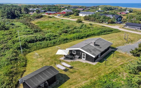 Alberga - 700M from the Sea: Hout, Huis, Verblijf, Huis, Dak, Landelijk Gebied, Siding, Blokhut, Garden Gebouwen, Hardwood