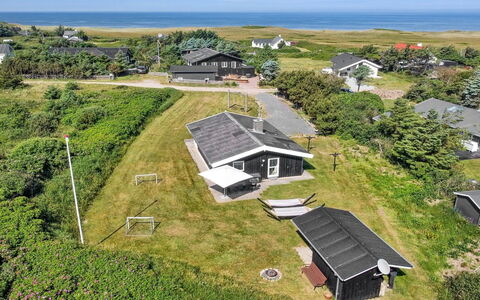 Alberga - 700M from the Sea: Hout, Huis, Verblijf, Huis, Dak, Landelijk Gebied, Siding, Blokhut, Garden Gebouwen, Hardwood