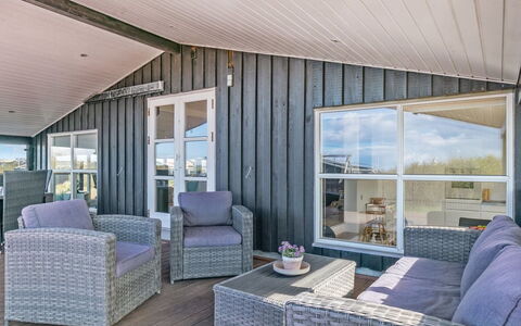Bertil - 400M from the Sea: Dak, Huis, Land Lot, Huis, Verblijf, Landgoed, Garden Gebouwen, Schaduw, Blokhut, Landscaping