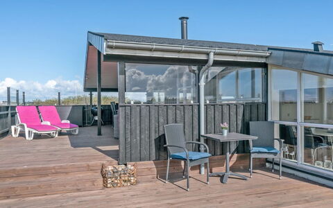 Bertil - 400M from the Sea: Dak, Huis, Land Lot, Huis, Verblijf, Landgoed, Garden Gebouwen, Schaduw, Blokhut, Landscaping