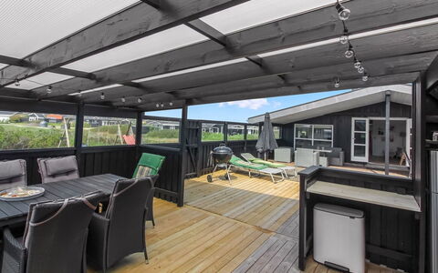 Bertil - 400M from the Sea: Plafond, Flooring, Interieur Ontwerp, Verdieping, Samengesteld Materiaal, Meubilair, Toevlucht, Hotel, Ontwerp, Daylighting