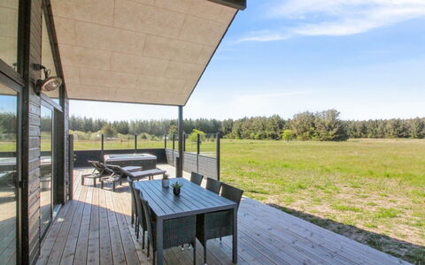 Ambra - 950M from the Sea: Dak, Huis, Deur, Verblijf, Schaduw, Siding, Werf, Landgoed, Backyard