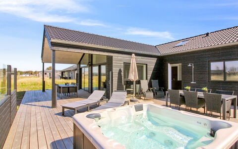 Ambra - 950M from the Sea: Dak, Huis, Deur, Verblijf, Schaduw, Siding, Werf, Landgoed, Backyard