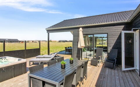 Ambra - 950M from the Sea: Dak, Huis, Deur, Verblijf, Schaduw, Siding, Werf, Landgoed, Backyard
