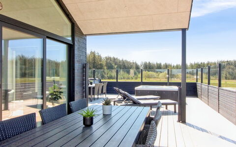 Ambra - 950M from the Sea: Dak, Huis, Deur, Verblijf, Schaduw, Siding, Werf, Landgoed, Backyard