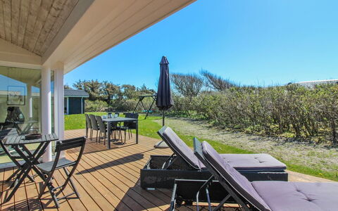Minza - 250M from the Sea: Dek, Houten Vloer, Schaduw, Plank, Hardwood, Veranda, Boardwalk, Toevlucht, Buitenmeubels, Beits