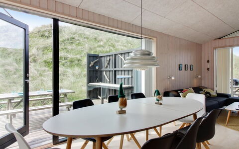 Mikkel - 300M from the Sea: Hout, Flooring, Interieur Ontwerp, Verdieping, Plafond, Meubilair, Houten Vloer, Keuken En Eettafel, Hardwood, Eetkamer
