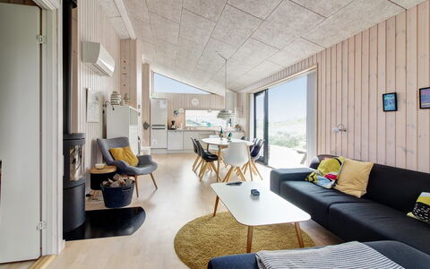 Mikkel - 300M from the Sea: Hout, Flooring, Plafond, Woonkamer, Kamer, Houten Vloer, Hardwood, Huishoudapparatuur, Beits