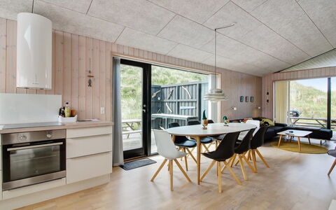 Mikkel - 300M from the Sea: Hout, Flooring, Meubilair, Interieur Ontwerp, Keuken En Eettafel, Plafond, Keuken, Houten Vloer, Kamer, Lichte Inrichting