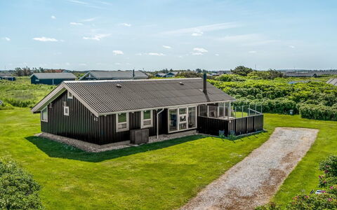 Sina - 300M from the Sea: Huis, Huis, Deur, Dak, Verblijf, Landgoed, Tuin, Schaduw, Siding, Werf