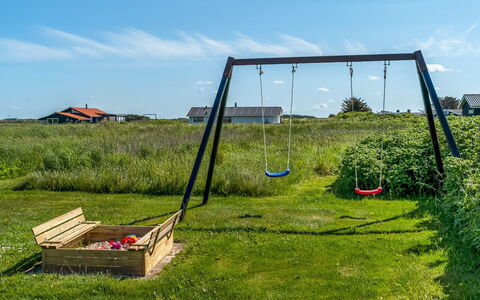 Sina - 300M from the Sea: Huis, Huis, Deur, Dak, Verblijf, Landgoed, Tuin, Schaduw, Siding, Werf