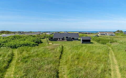 Sina - 300M from the Sea: Huis, Huis, Deur, Dak, Verblijf, Landgoed, Tuin, Schaduw, Siding, Werf