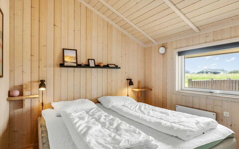 Kiran - 200M from the Sea: Hout, Huis, Hardwood, Plank, Verblijf, Beits, Slaapkamer, Blokhut, Ontwerp, Bed