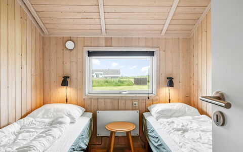 Kiran - 200M from the Sea: Hout, Slaapkamer, Bed, Bedding, Bed Frame, Plank, Laken, Daylighting, Hardwood, Beits