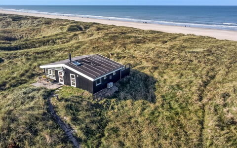 Anissa - 100M from the Sea: Dak, Huis, Land Lot, Huis, Verblijf, Landgoed, Garden Gebouwen, Schaduw, Blokhut, Landscaping