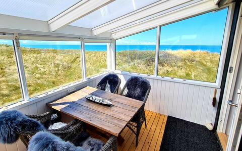 Freydis - 92M from the Sea: Meubilair, Interieur Ontwerp, Stoel, Flooring, Tafel, Toevlucht, Verdieping, Plafond, Kamer, Eco Hotel