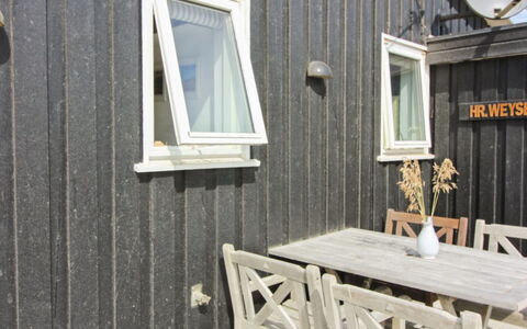 Freydis - 92M from the Sea: Meubilair, Interieur Ontwerp, Stoel, Flooring, Tafel, Toevlucht, Verdieping, Plafond, Kamer, Eco Hotel