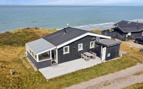 Freydis - 92M from the Sea: Meubilair, Interieur Ontwerp, Stoel, Flooring, Tafel, Toevlucht, Verdieping, Plafond, Kamer, Eco Hotel