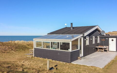 Freydis - 92M from the Sea: Verblijf, Backyard, Werf, Garden Gebouwen, Schuur, Siding, Buitenmeubels, Blokhut, Outdoor Structuur, Keet