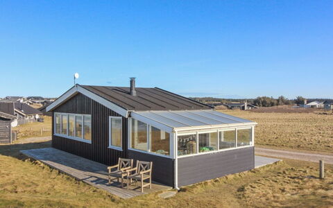 Freydis - 92M from the Sea: Verblijf, Backyard, Werf, Garden Gebouwen, Schuur, Siding, Buitenmeubels, Blokhut, Outdoor Structuur, Keet