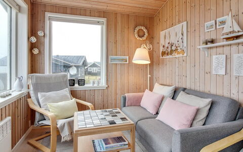 Freydis - 92M from the Sea: Verblijf, Backyard, Werf, Garden Gebouwen, Schuur, Siding, Buitenmeubels, Blokhut, Outdoor Structuur, Keet