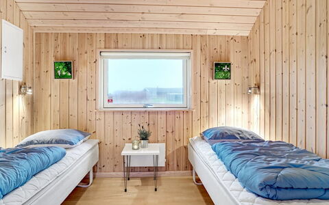 Mattis - 650M from the Sea: Hout, Slaapkamer, Interieur Ontwerp, Bed, Plafond, Verdieping, Meubilair, Laken, Bedding, Flooring