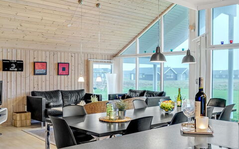 Mattis - 650M from the Sea: Plafond, Interieur Ontwerp, Huis, Meubilair, Lichte Inrichting, Keuken En Eettafel, Stoel, Verblijf, Woonkamer, Schaduw