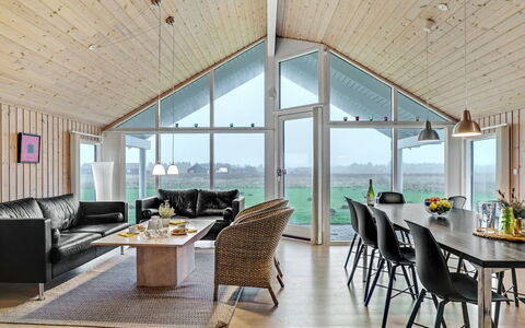 Mattis - 650M from the Sea: Huis, Plafond, Dak, Verblijf, Veranda, Siding, Keuken En Eettafel, Stoel, Landgoed, Lichte Inrichting