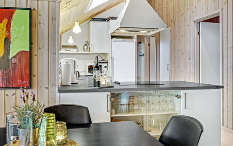 Mattis - 650M from the Sea: Keuken, Meubilair, Interieur Ontwerp, Hout, Plafond, Countertop, Lichte Inrichting, Flooring, Toestel Van De Keuken, Major Appliance
