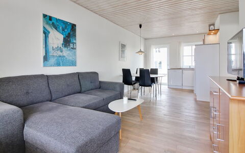 Haghni - 200M from the Sea: Verblijf, Backyard, Werf, Garden Gebouwen, Schuur, Siding, Buitenmeubels, Blokhut, Outdoor Structuur, Keet