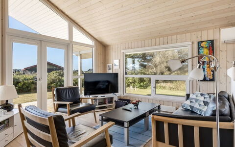 Söhnke - 400M from the Sea: Hout, Huis, Huis, Deur, Verblijf, Veranda, Siding, Hardwood, Dek, Beits