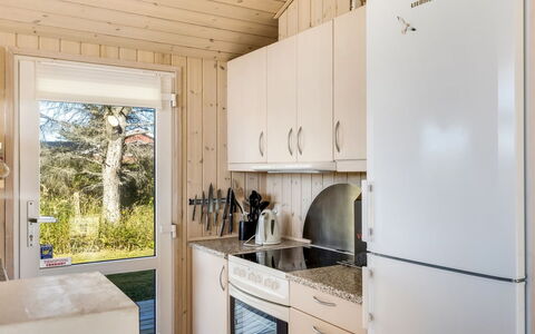 Söhnke - 400M from the Sea: Keuken, Hout, Major Appliance, Toestel Van De Keuken, Interieur Ontwerp, Flooring, Countertop, Meubilair, Huis, Verdieping