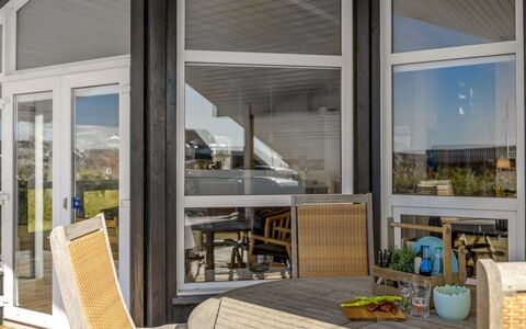 Söhnke - 400M from the Sea: Hout, Meubilair, Interieur Ontwerp, Stoel, Glas, Schaduw, Buitenmeubels, Veranda, Hardwood, Beits