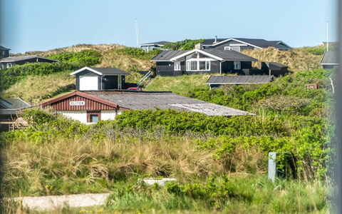 Ralf - 300M from the Sea: Zwembad, Buitenmeubels, Meubilair, Toevlucht, Flagstone, Eco Hotel, Schaduw, Stoel, Vrije Tijd, Landgoed