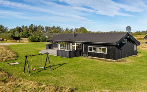 Asol - 650M from the Sea: Gebouw, Huis, Venster, Huis, Dak, Woongebied, Struik, Verblijf, Land Lot