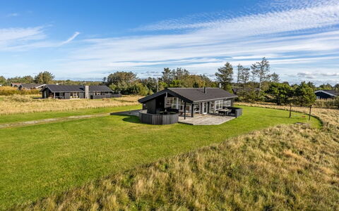 Asol - 650M from the Sea: Gebouw, Huis, Venster, Huis, Dak, Woongebied, Struik, Verblijf, Land Lot