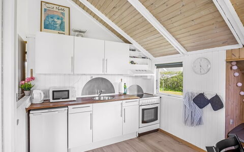 Aleksia - 1Km from the Sea: Hout, Interieur Ontwerp, Meubilair, Flooring, Verdieping, Plafond, Keuken, Huis, Kamer, Houten Vloer