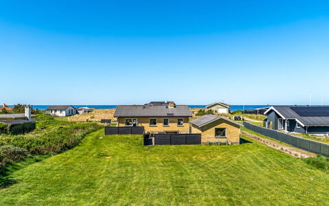 Nayeli - 275M from the Sea: Blauw, Dak, Huis, Verblijf, Zee, Oceaan, Kust, Siding, Stock Fotografie