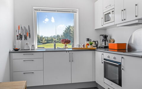 Nayeli - 275M from the Sea: Keuken, Countertop, Toestel Van De Keuken, Flooring, Cabinetry, Interieur Ontwerp, Major Appliance, Huishoudapparatuur, Huis, Verdieping