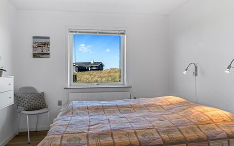 Nayeli - 275M from the Sea: Huis, Slaapkamer, Bed, Bedding, Laken, Bed Frame, Daylighting, Hardwood, Linens, Gips