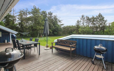 Sari - 600M from the Sea: Zwembad, Buitenmeubels, Meubilair, Toevlucht, Flagstone, Eco Hotel, Schaduw, Stoel, Vrije Tijd, Landgoed