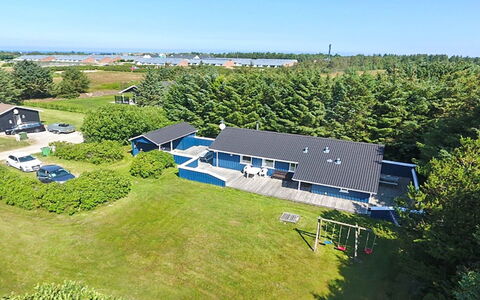 Sari - 600M from the Sea: Zwembad, Buitenmeubels, Meubilair, Toevlucht, Flagstone, Eco Hotel, Schaduw, Stoel, Vrije Tijd, Landgoed
