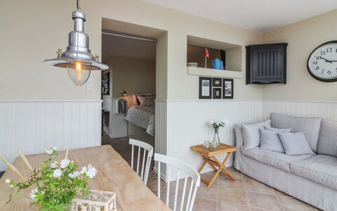 Asa - 75M from the Sea: Meubilair, Interieur Ontwerp, Stoel, Flooring, Tafel, Toevlucht, Verdieping, Plafond, Kamer, Eco Hotel