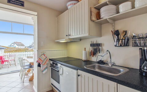 Asa - 75M from the Sea: Meubilair, Interieur Ontwerp, Stoel, Flooring, Tafel, Toevlucht, Verdieping, Plafond, Kamer, Eco Hotel