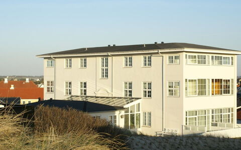 Asa - 75M from the Sea: Meubilair, Interieur Ontwerp, Stoel, Flooring, Tafel, Toevlucht, Verdieping, Plafond, Kamer, Eco Hotel