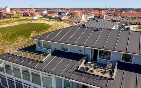 Britta - 100M from the Sea: Hout, Huis, Verblijf, Huis, Dak, Landelijk Gebied, Siding, Blokhut, Garden Gebouwen, Hardwood