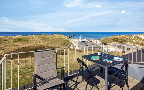 Britta - 100M from the Sea: Hout, Huis, Verblijf, Huis, Dak, Landelijk Gebied, Siding, Blokhut, Garden Gebouwen, Hardwood