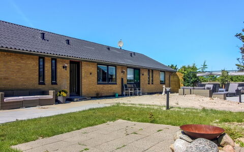 Urho - 500M from the Sea: Lucht, Gebouw, Dak, Huis, Huis, Woongebied, Verblijf, Land Lot, Landelijk Gebied, Landgoed