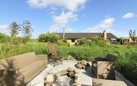 Urho - 500M from the Sea: Land Lot, Meubilair, Tuin, Verblijf, Stoel, Buitenmeubels, Landscaping, Schaduw, Backyard, Werf